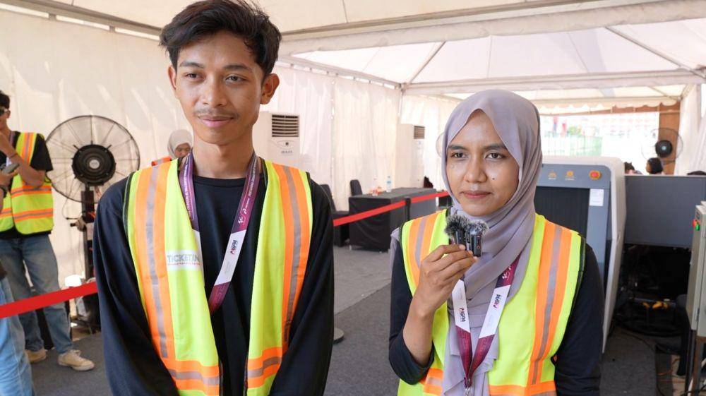 Ratusan tenaga kerja lokal dengan beragam usia turut terlibat aktif dan memegang peranan penting dalam mensukseskan perhelatan Pertamina Grand Prix of Indonesia. (Dok. Pertamina)