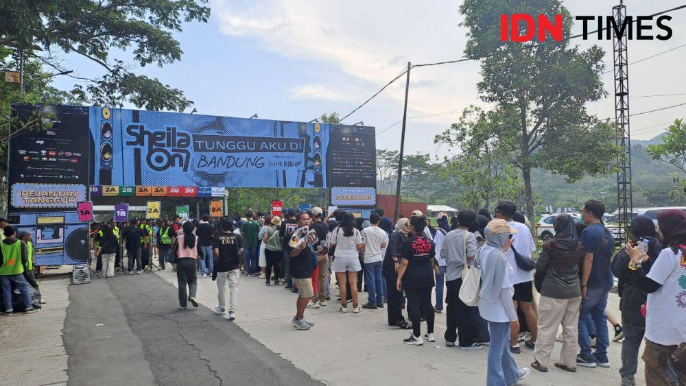 30 Ribu Penonton Ramaikan Konser Sheila On 7 di Bandung