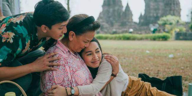 Just Mom (dok. Dapur Film/Just Mom)