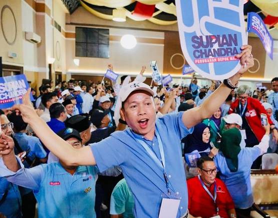 Ayah Rojak, ayahanda dari Ayu Ting Ting, saat pengundian nomor urut Pemilihan Wali Kota dan Wakil Wali Kota Depok 2024. (Dok. Instagram pribadi @chandrarahmansyah.official)