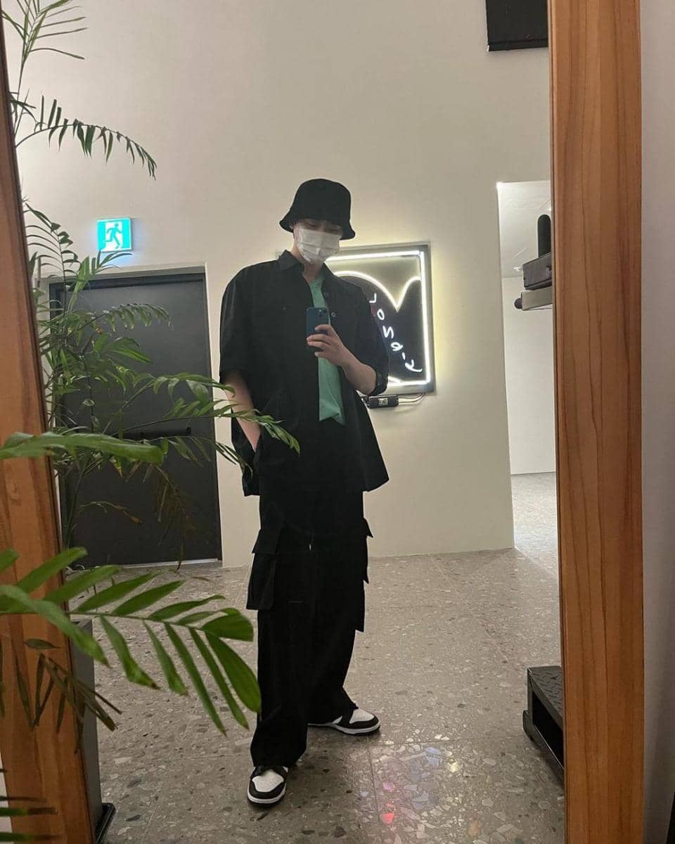 outfit ala Lee Jong Suk (instagram.com/jongsuk0206)