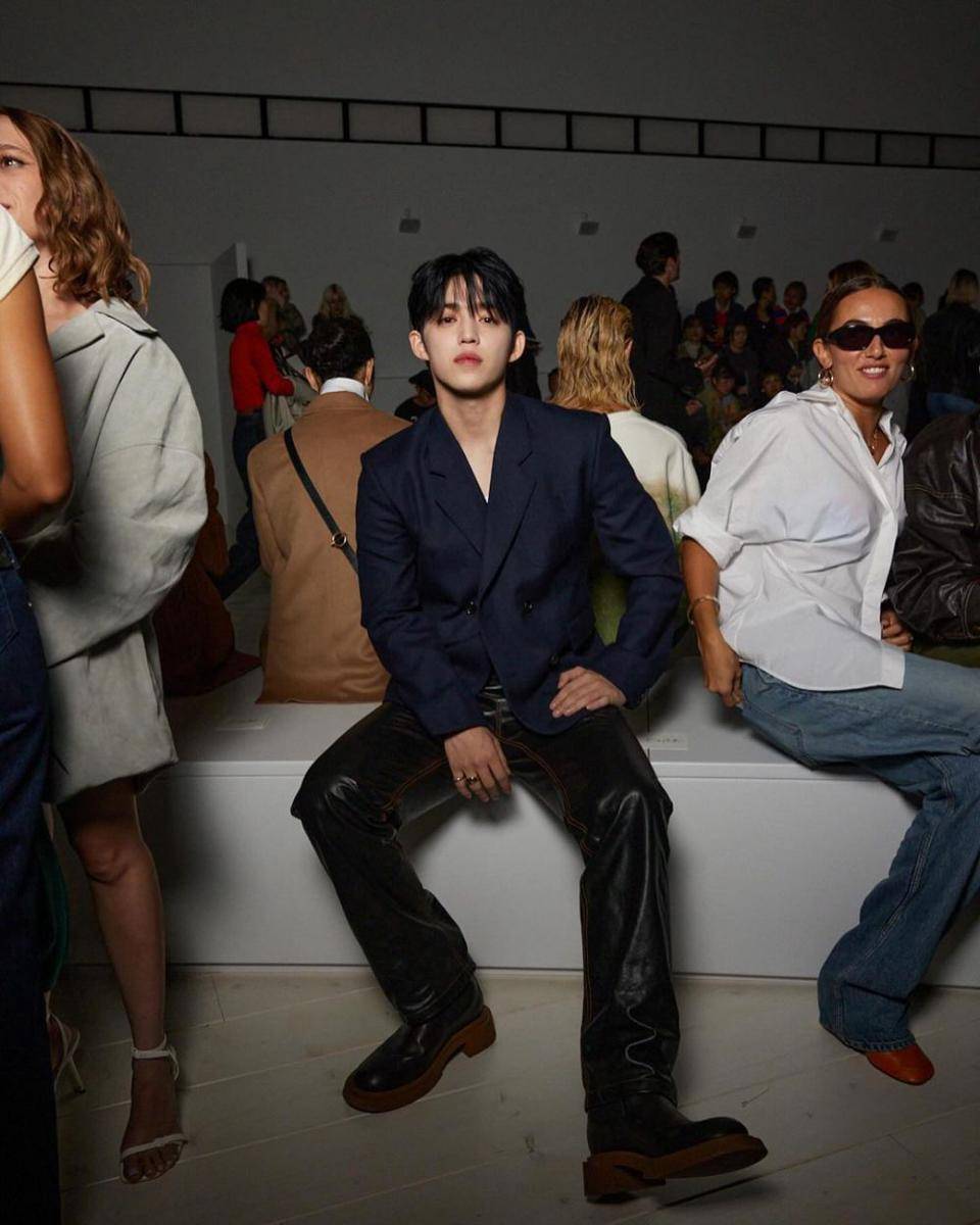 S.Coups SEVENTEEN saat hadiri LOEWE Paris Fashion Week 2024 (instagram.com/sound_of_coups)
