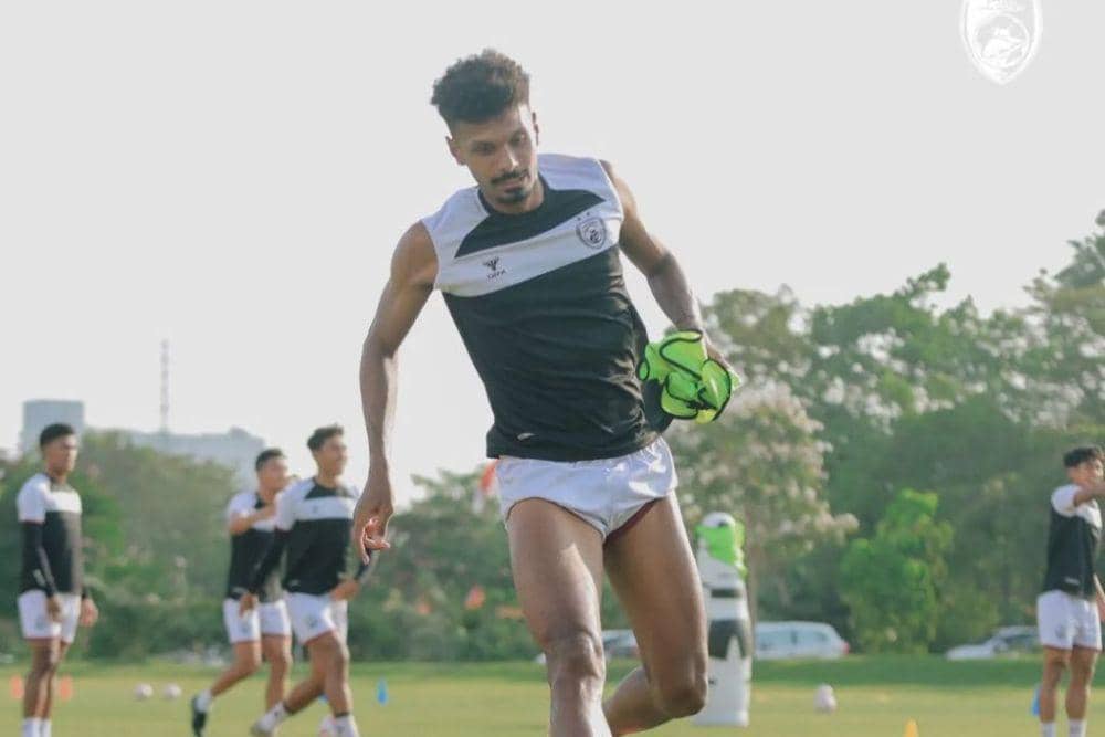 Bek PSM Makassar yakni Aloisio Soares dalam sesi latihan di Bantul, DI Yogyakarta, pada Jumat 27 September 2024. (Instagram.com/psm_makassar)