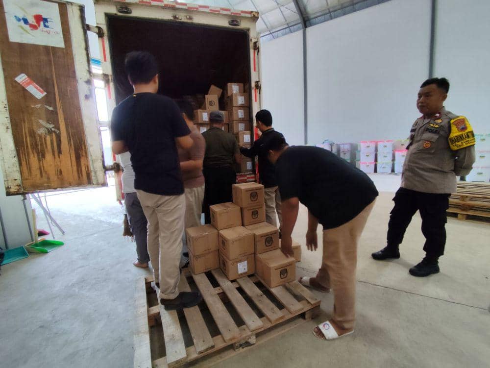 Sejumlah logistik untuk Pilkada Kota Semarang 2024 sudah tiba di Gudang KPU Kota Semarang. (dok. KPU)