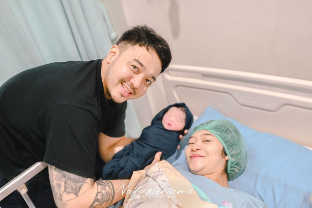 7 Potret Sendy Eks JKT48 Melahirkan Anak Pertama, Penuh Haru!