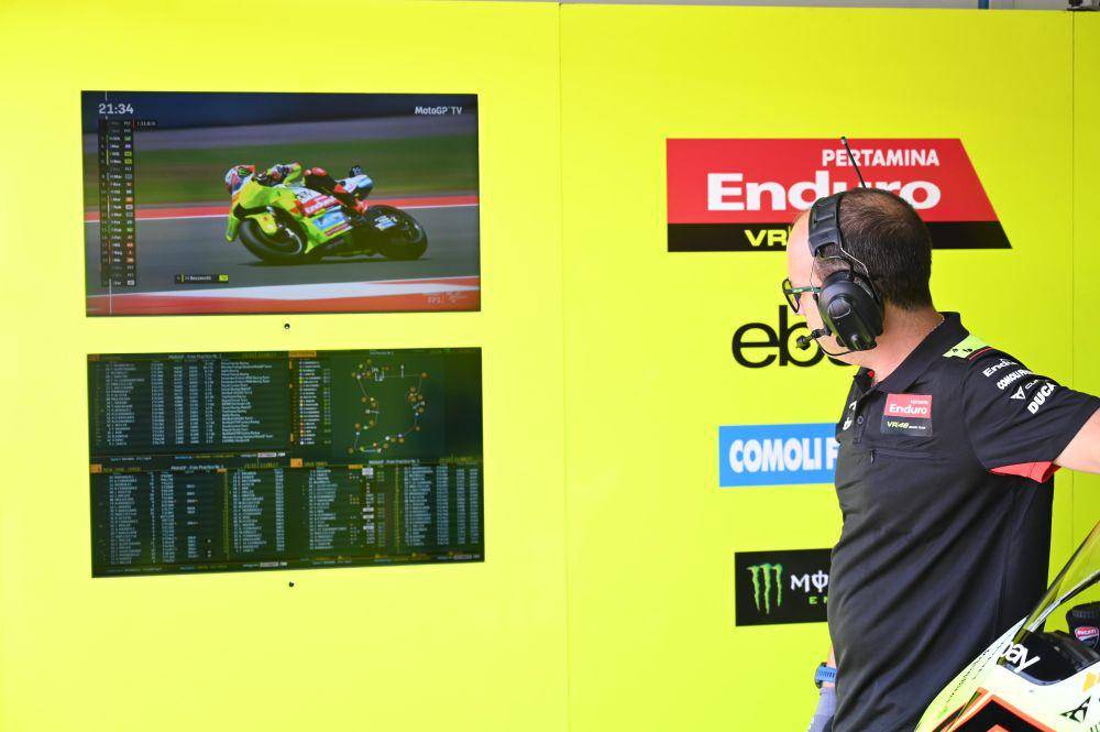 Untuk pertama kalinya tim MotoGP yang didukung BUMN energi ini berlaga di rumah sendiri, atau home race. Minggu (29/09/2024) siang ini Pertamina Enduro VR46 Racing Team akan berlaga di gelaran Pertamina Grand Prix of Indonesia 2024. (Dok. Pertamina)