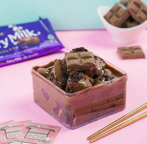 Potret menu Brwo Box Cadburry di BIttersweet by Najla (instagram.com/bittersweet_by_najla)