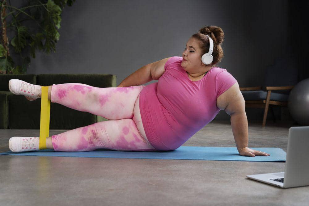 ilustrasi wanita berolahraga (freepik.com/freepik)