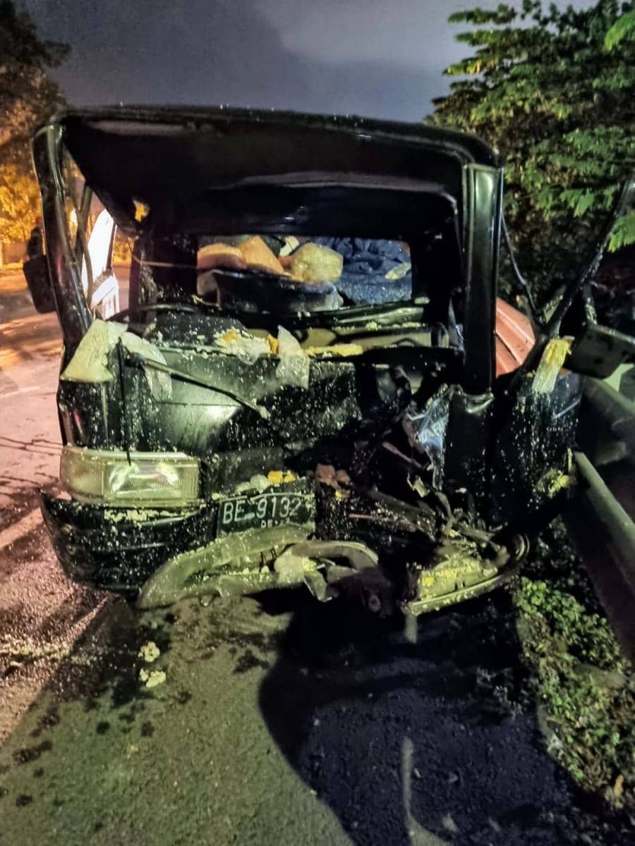 Keadaan mobil pickup yang rusak. (IDN Times/Istimewa).