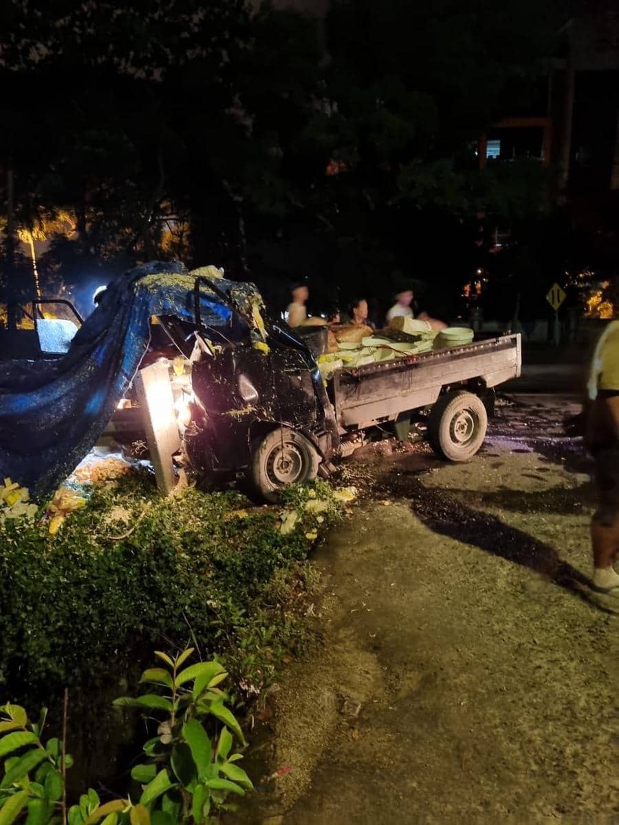 Mobil yang menabrak pagar pembatas. (IDN Times/Istimewa).