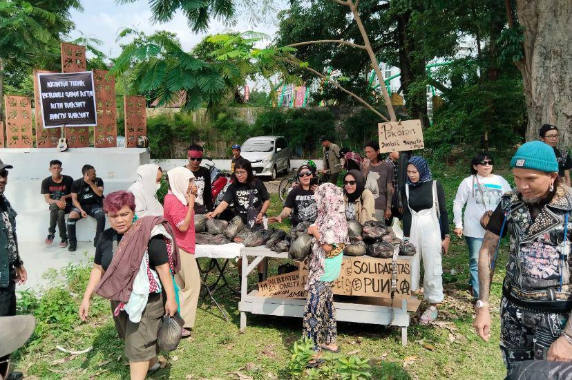 Punk Rock Medan Gelar Pasar Gratis di Taman Lili Suheri