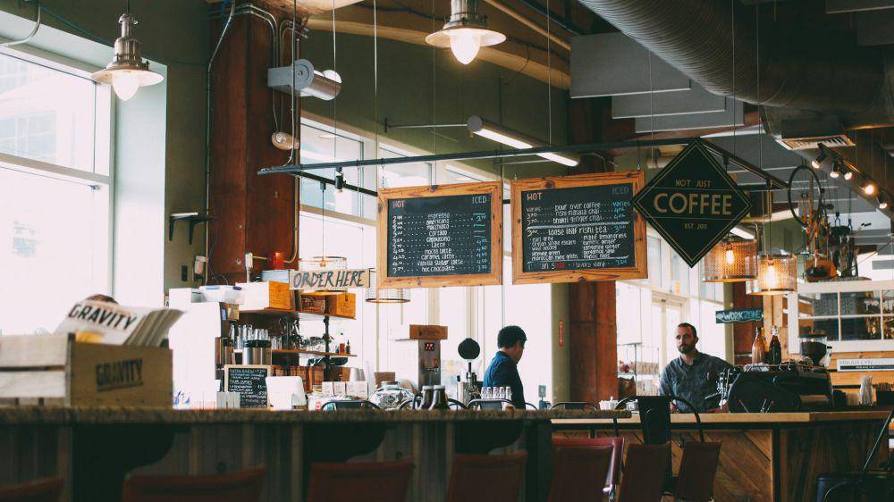 ilustrasi kafe (unsplash.com/Jazmin Quaynor)
