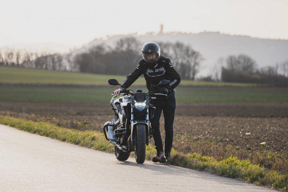 ilustrasi motor mogok (pexels.com/Corentin HENRY)