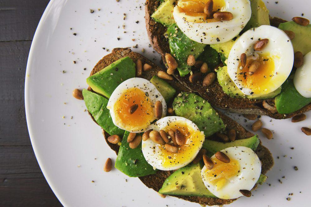 ilustrasi makanan dengan gizi seimbang (pexels.com/Foodie Factor)
