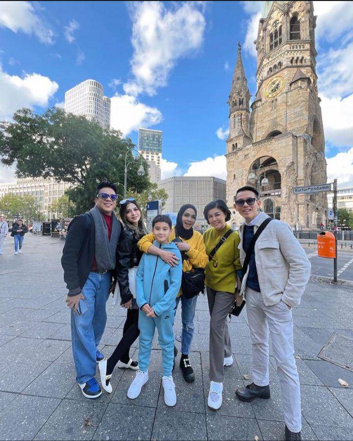 Mama Rieta nyusulin liburan ke Berlin (Instagram.com/rieta_amilia)