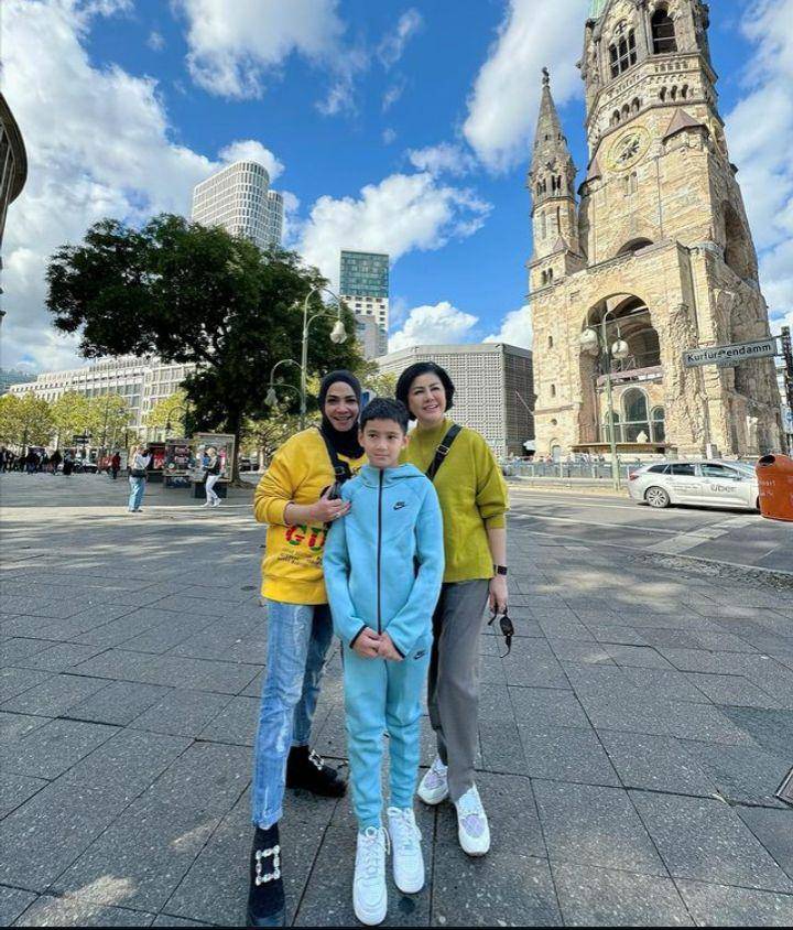 Mama Rieta nyusulin liburan ke Berlin (Instagram.com/rieta_amilia)