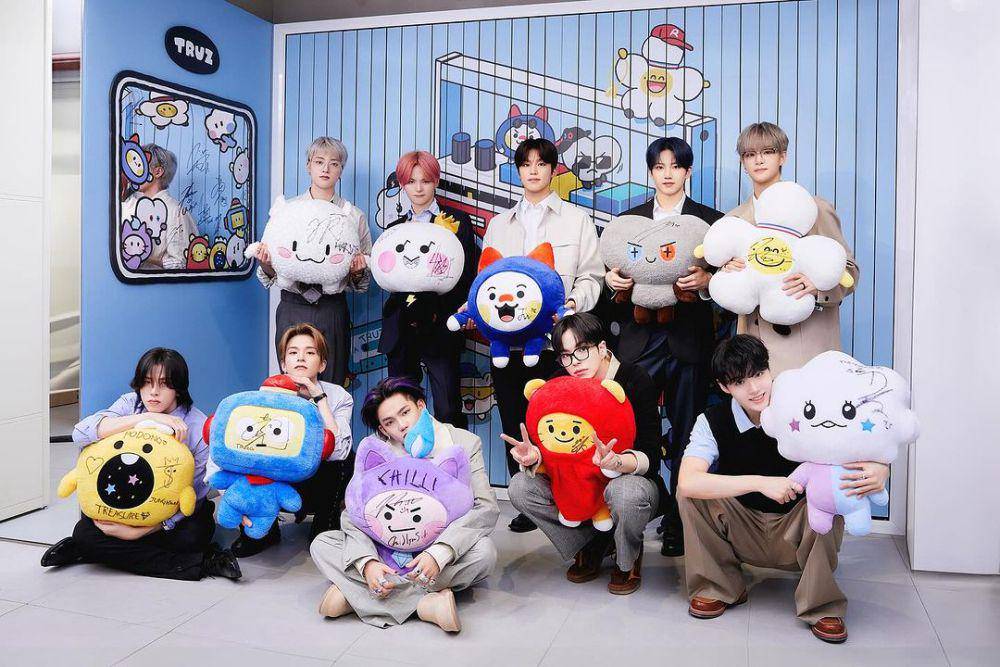 potret TREASURE bersama karakter TRUZ (instagram.com/official_truz)