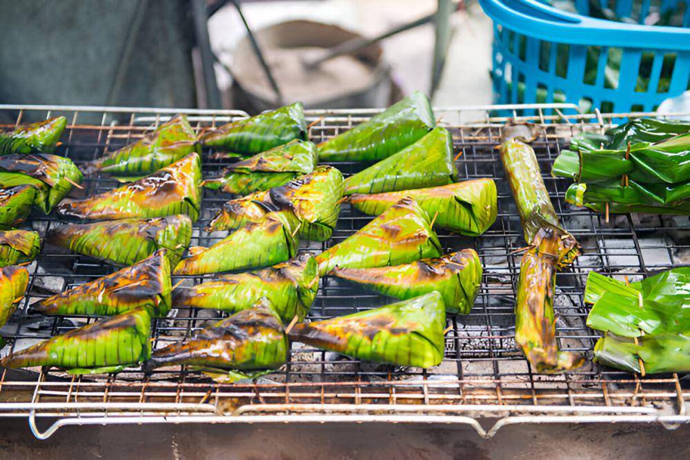 Ilustrasi nasi bakar (istockphoto.com/Mosaymay)