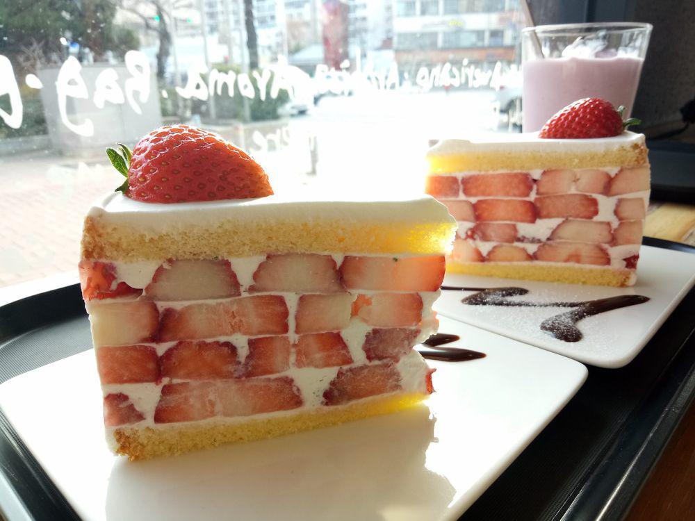 Beragam Cara Menggunakan Strawberry dalam Pembuatan Kue