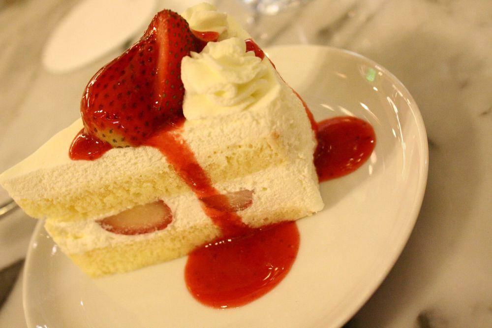 ilustrasi strawberry cake dengan selai (pixabay.com/Petch Mn)