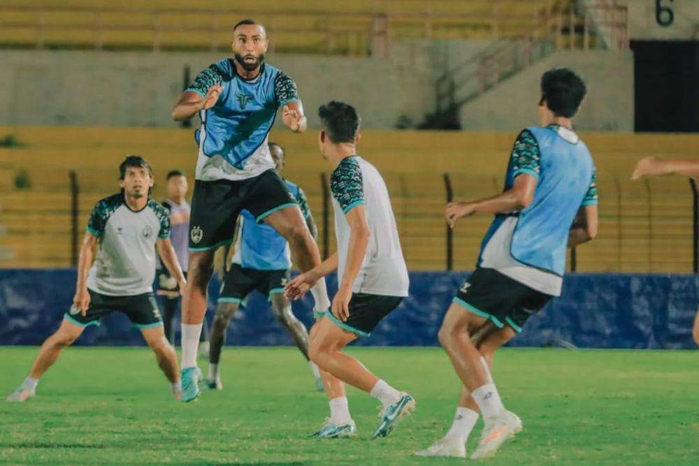 Para pemain PSM Makassar dalam sesi official training di Stadion Sultan Agung Bantul, DI Yogyakarta, Sabtu 28 September 2024. (Instagram.com/psm_makassar)