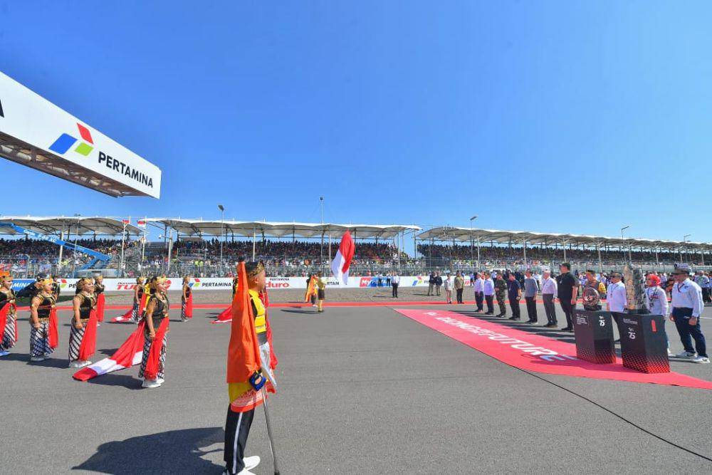 Presiden Joko Widodo hadir dan membuka perhelatan Pertamina Grand Prix of Indonesia 2024 di Pertamina Mandalika International Circuit, Kabupaten Lombok Tengah, pada Minggu, 29 September 2024. (Dok. Pertamina)