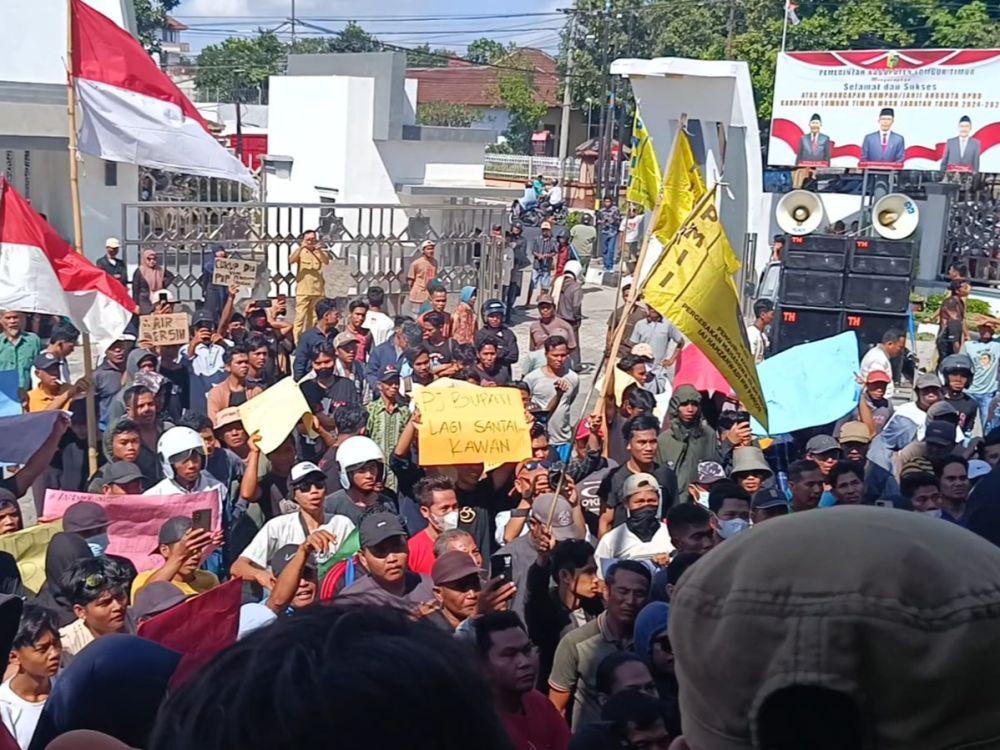 Ribuan Warga Lotim Desak Pemerintah Tutup Tambang Galian C