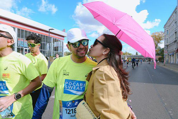 7 Potret Nagita Jadi Suporter Raffi dan Karyawan di Berlin Marathon