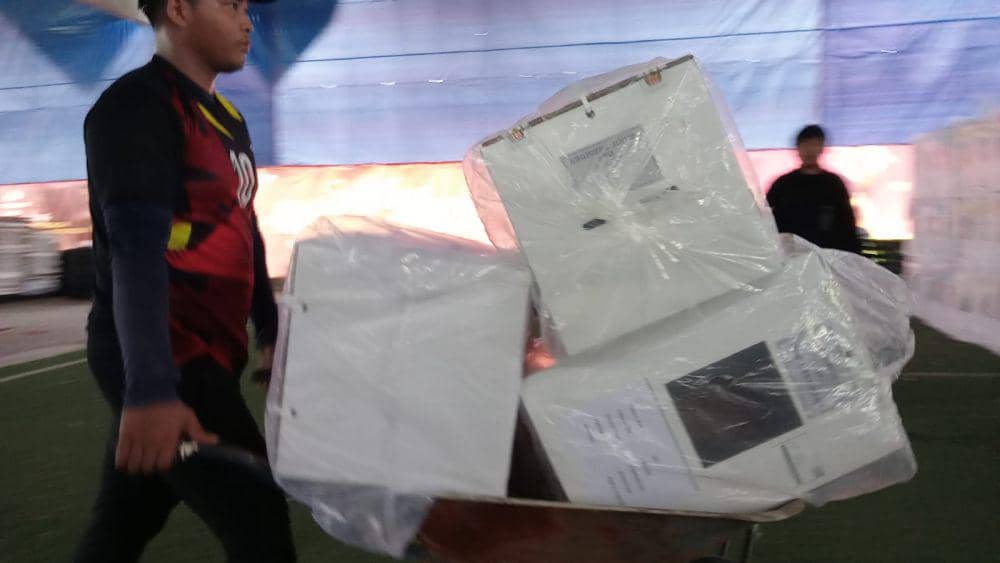 Distribusi logistik untuk Pilkada 2024 IDN Times/ Riyanto.