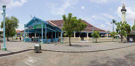 Masjid Agung Keraton Surakarta (https://ms.wikipedia.org/wiki/Masjid_Agung_Kraton_Surakarta)