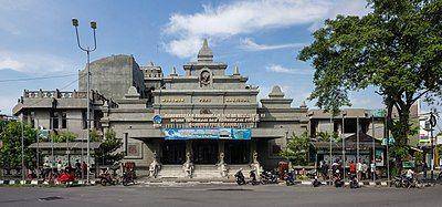 Monumen Pers Nasional (https://id.wikipedia.org/wiki/Monumen_Pers_Nasional)