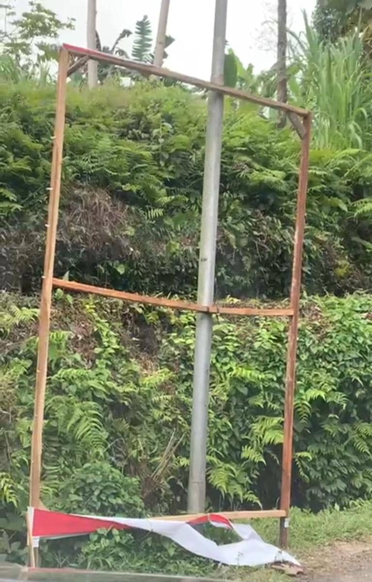Balihon paslon yang dicurigai dirusak di Klungkung.(Dok. IDNTimes/istimewa)