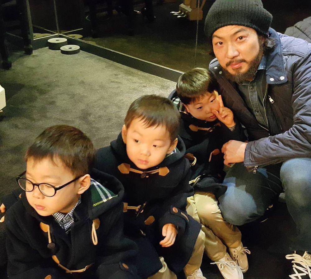 Song Il Kook dan triplets (instagram.com/songilkook)