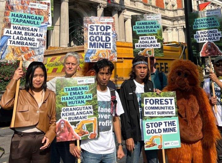 Protes Aktivitas Tambang Emas, Walhi Demo ke Kantor Jardine Matheson
