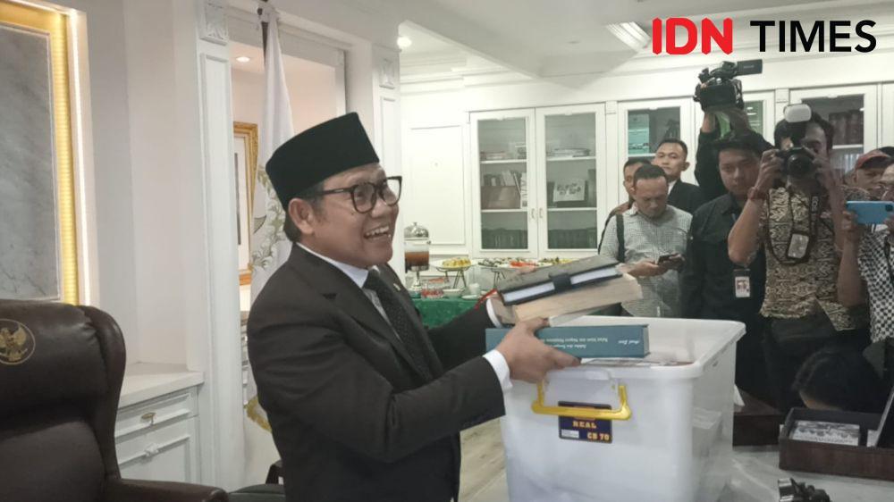 Cak Imin Beberes Ruangan di DPR Jelang Tinggalkan Senayan