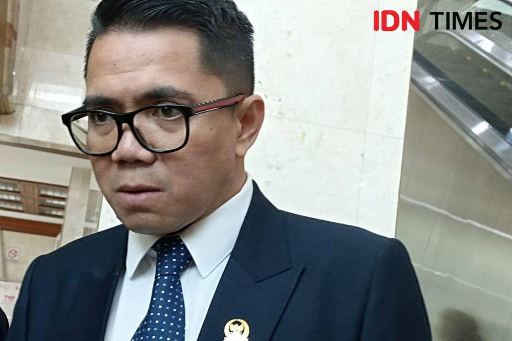 Politikus PDIP Arteria Dahlan mengundurkan diri sebagai Anggota DPR periode 2024-2029. (IDN Times/Amir Faisol)