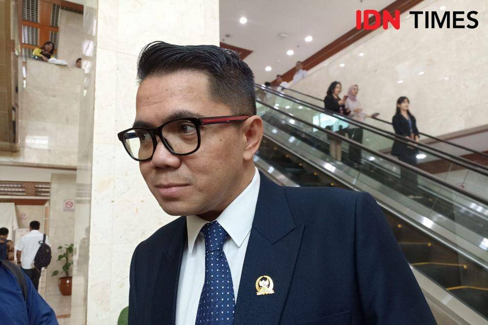 Politikus PDIP Arteria Dahlan mengundurkan diri sebagai Anggota DPR periode 2024-2029. (IDN Times/Amir Faisol)