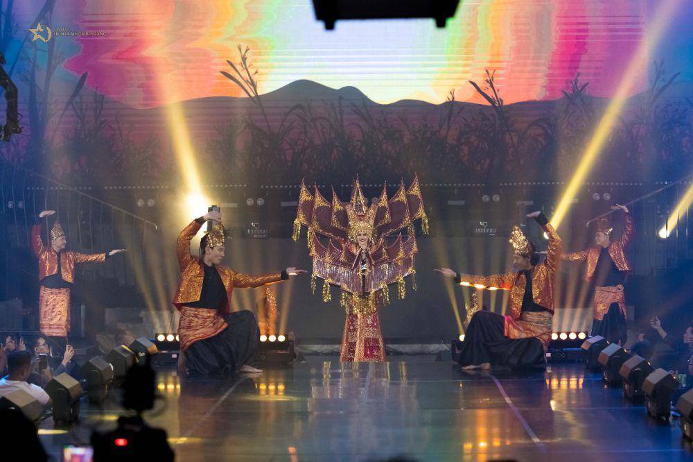 Potret Kostum Nasional Nova Liana di Miss Grand International 2024 (dok. Yayasan Dunia Mega Bintang)