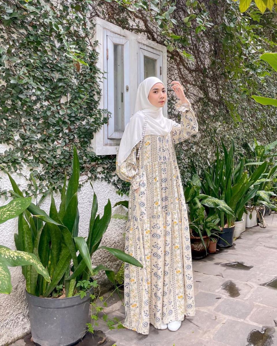 inspirasi OOTD nuansa cream ala Richa Etika (instagram.com/richaeu)