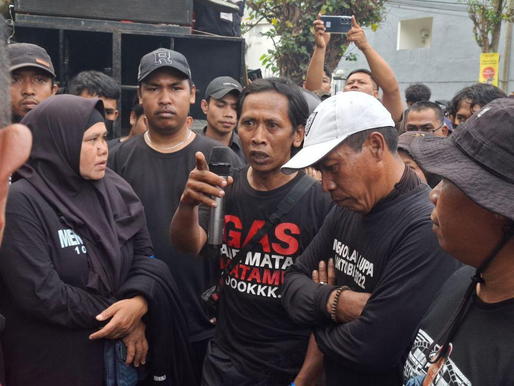 Tangis Devi Athok, Dua Tahun Putrinya Tak Dapat Keadilan