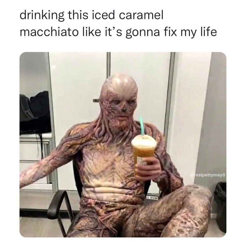 meme kecanduan es kopi (reddit.com/mulderufo13)