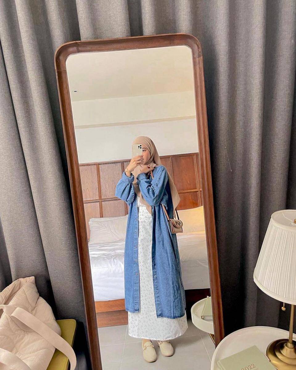 padu padan rok putih ala Richa Etika (instagram.com/richaeu)