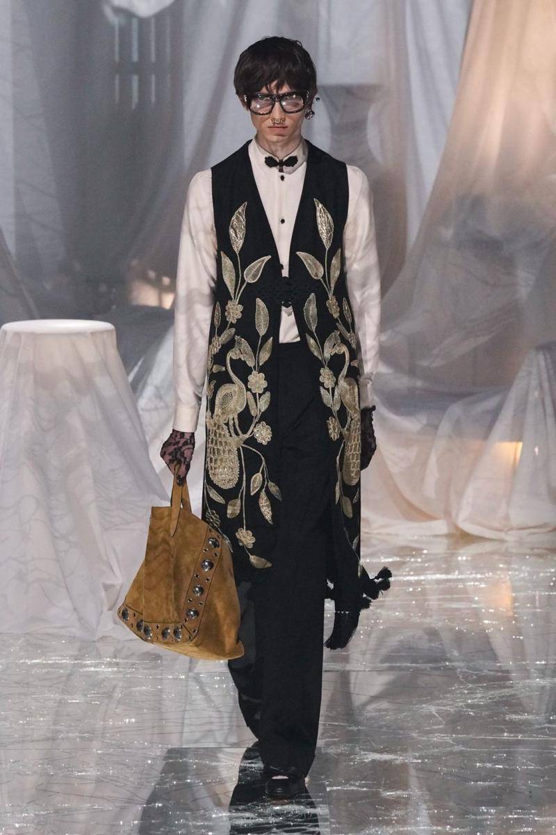 Valentino S/S '25 di Paris Fashion Week 2024 (dok. Valentino)