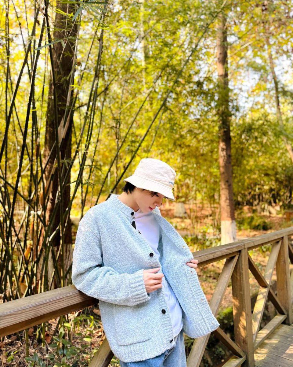 ide gaya hangout ala Xiaojun WayV (instagram.com/djxiao_888)
