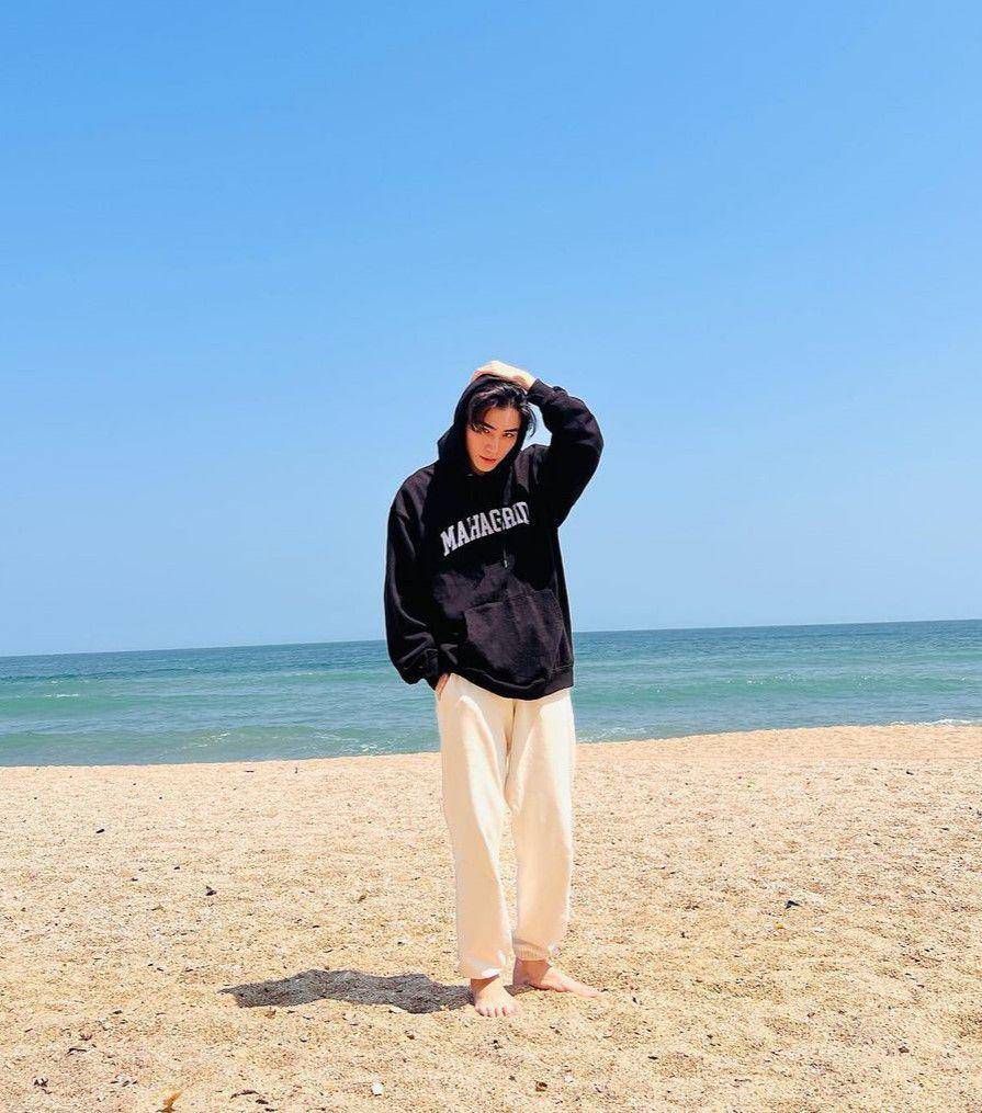 ide gaya hangout ala Xiaojun WayV (instagram.com/djxiao_888)
