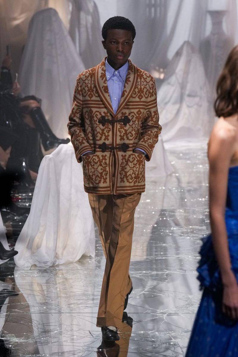 Valentino S/S '25 di Paris Fashion Week 2024 (dok. Valentino)