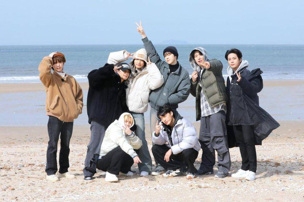 Ateez di Wanteez behind photo (Instagram.com/ateez_official_)