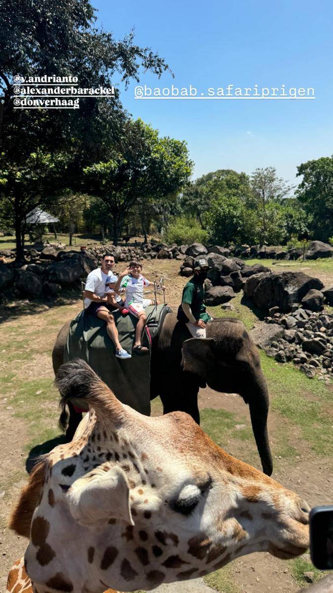 Potret keluarga Jessica Iskandar ke taman safari (instagram.com/inijedar)
