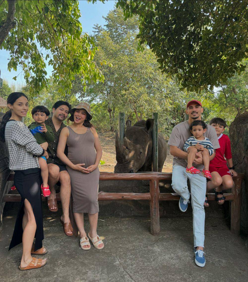 Potret keluarga Jessica Iskandar ke taman safari (instagram.com/inijedar)