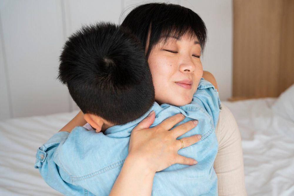 ilustrasi ibu dan anak (freepik.com/freepik)